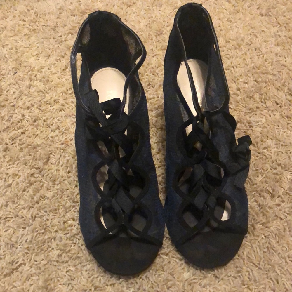 Descent condition, bottoms slightly worn out. Women’s 9 wide